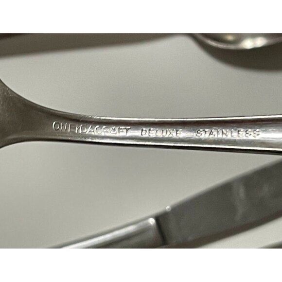 Oneida HEART OF SWEDEN 21 PCS Stainless Deluxe Silverware Flatware Oneidacraft - Picture 2 of 10